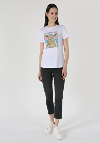 صورة من رقبة مستديرة مطبوعة نسائية أبيض قصيرة أكمام تي شيرت