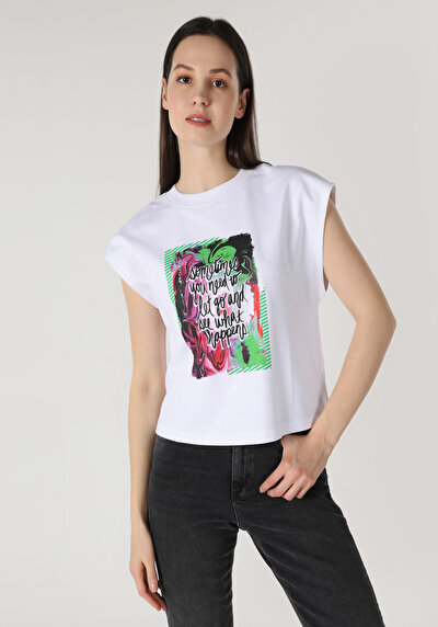 صورة من   رقبة مستديرة مطبوعة نسائية أبيض قصيرة أكمام تي شيرت