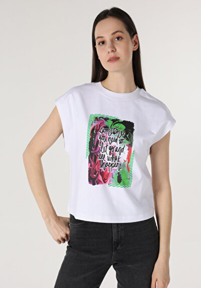 صورة من رقبة مستديرة مطبوعة نسائية أبيض قصيرة أكمام تي شيرت