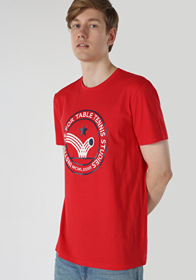 صورة من   رقبة مستديرة مستقيم رجالي أحمر كم قصير تي شيرت