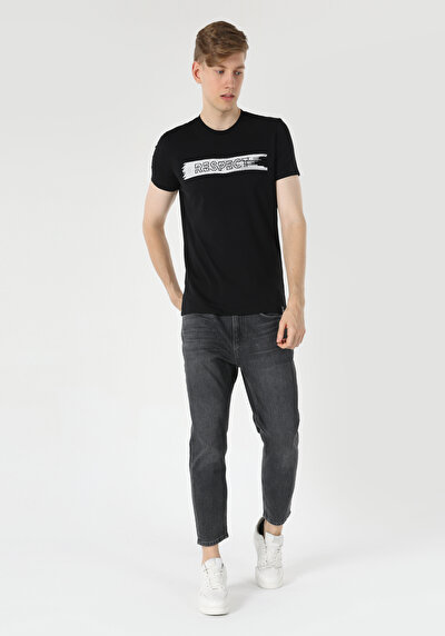 صورة من أسود للرجال تي شيرت بأكمام قصيرة