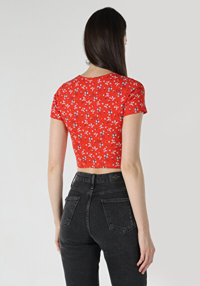صورة من ضيق قصة رقبة مستديرة أزهار نسائي أحمر كم قصير تي شيرت