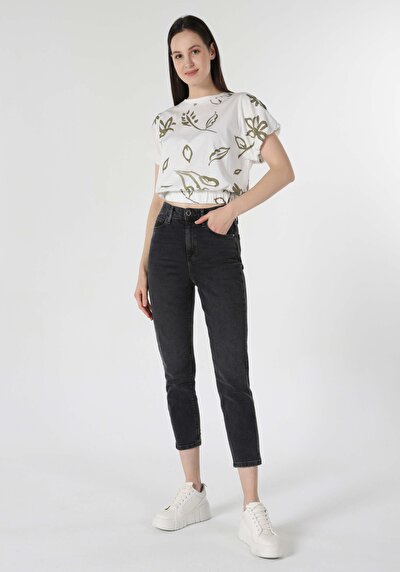 صورة من أبيض للنساء تي شيرت بأكمام قصيرة