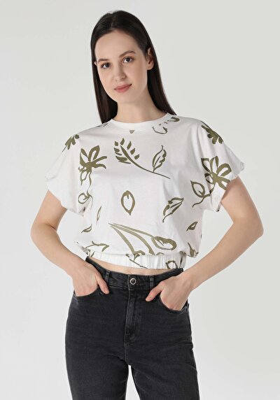 صورة من أبيض للنساء تي شيرت بأكمام قصيرة