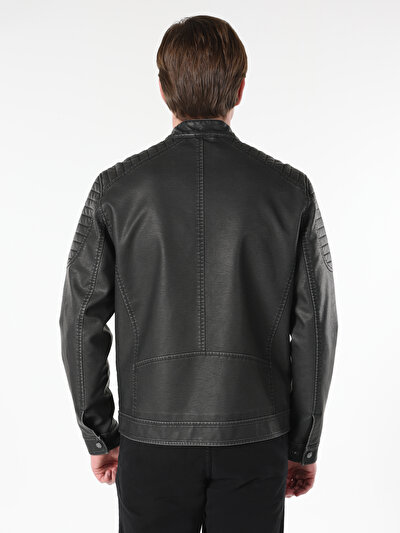 صورة من أسود للرجال جاكيت جلد