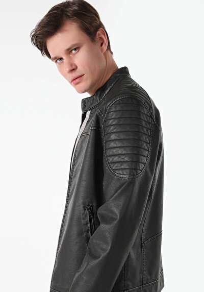 صورة من أسود للرجال جاكيت جلد