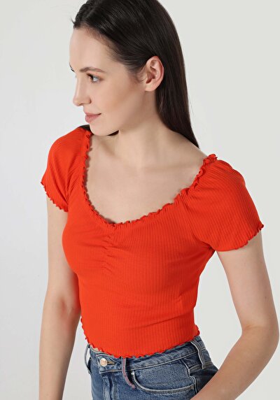 صورة من مرجاني للنساء تي شيرت بأكمام قصيرة