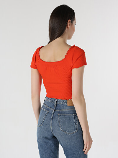 صورة من مرجاني للنساء تي شيرت بأكمام قصيرة