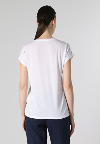 صورة من أبيض للنساء تي شيرت بأكمام قصيرة