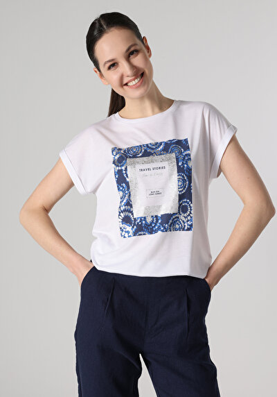 صورة من أبيض للنساء تي شيرت بأكمام قصيرة