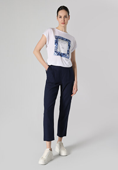 اعرض التفاصيل لـ أبيض للنساء تي شيرت بأكمام قصيرة