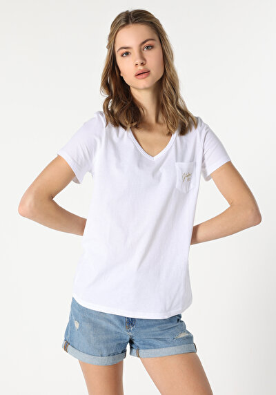 صورة من أبيض للنساء تي شيرت بأكمام قصيرة