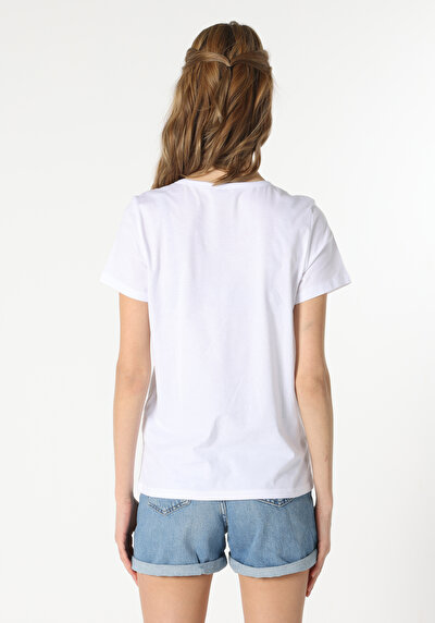 صورة من أبيض للنساء تي شيرت بأكمام قصيرة