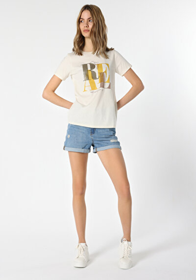 صورة من أبيض للنساء تي شيرت بأكمام قصيرة