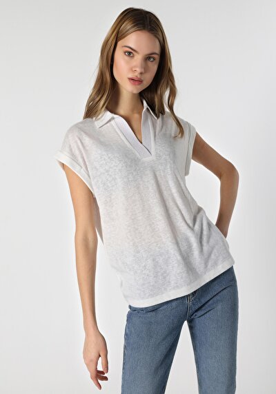 صورة من أبيض للنساء تي شيرت بأكمام قصيرة