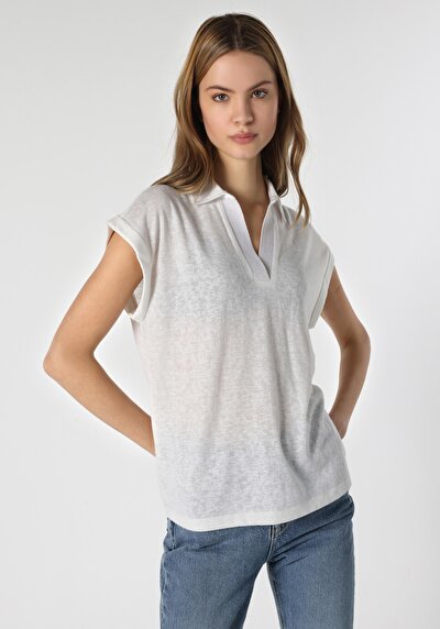 صورة من أبيض للنساء تي شيرت بأكمام قصيرة