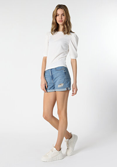 صورة من أبيض للنساء تي شيرت بأكمام قصيرة