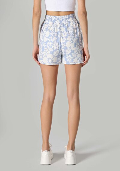 صورة من خصر عالي شورتات نسائية زرقاء