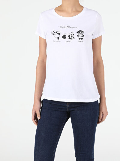 صورة من أبيض للنساء تي شيرت بأكمام قصيرة