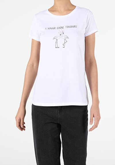 صورة من أبيض للنساء تي شيرت بأكمام قصيرة