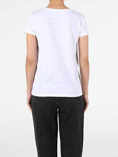 صورة من أبيض للنساء تي شيرت بأكمام قصيرة