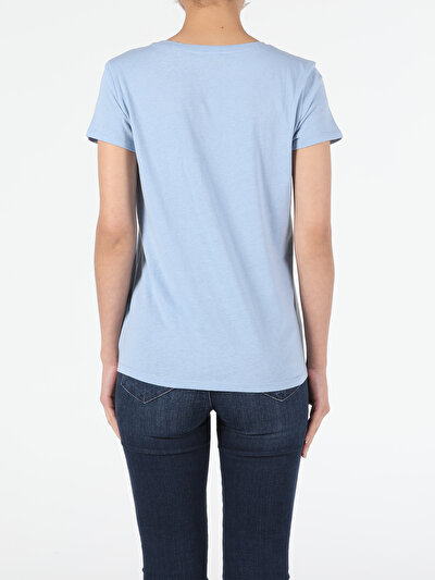 اعرض التفاصيل لـ أزرق للنساء تي شيرت بأكمام قصيرة