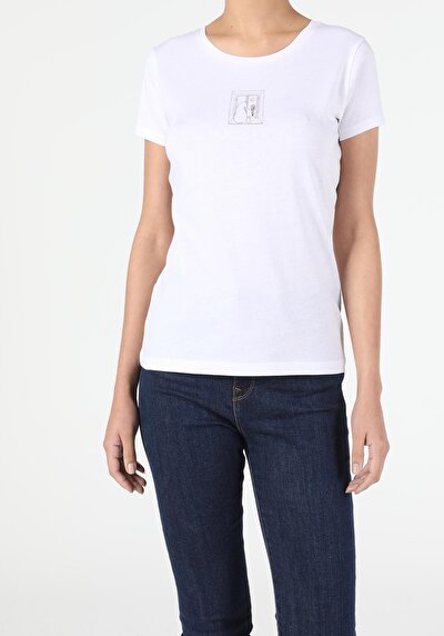 صورة من أبيض للنساء تي شيرت بأكمام قصيرة