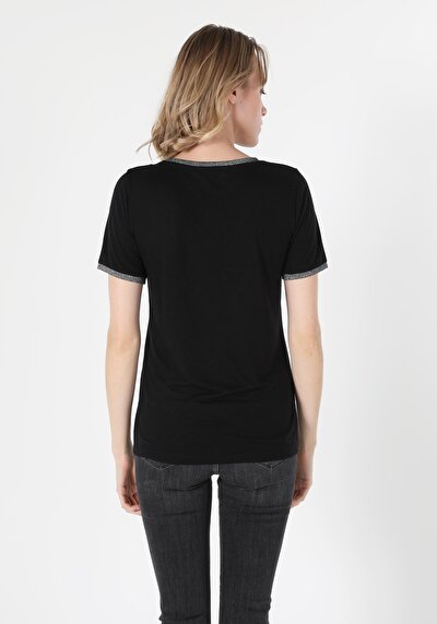 اعرض التفاصيل لـ أسود للنساء تي شيرت بأكمام قصيرة