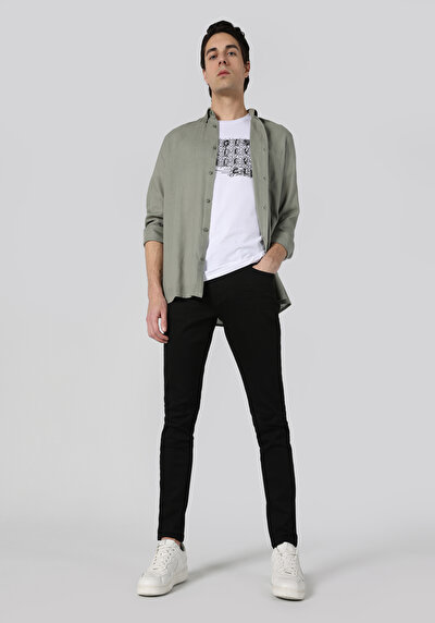 صورة من كاكي للرجال قميص  كم طويل