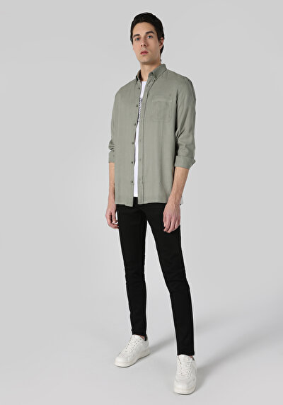 صورة من كاكي للرجال قميص كم طويل