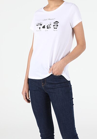 صورة من أبيض للنساء تي شيرت بأكمام قصيرة