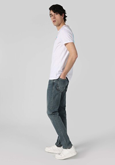 صورة من رقبة مستديرة مطبوعة للرجال أبيض بأكمام قصيرة تي شيرت