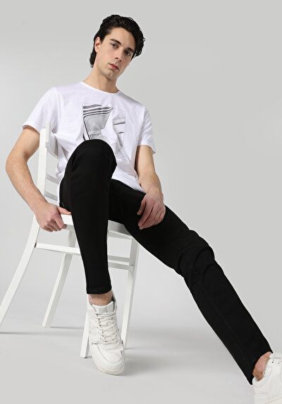 صورة من رقبة مستديرة مطبوعة للرجال أبيض بأكمام قصيرة تي شيرت