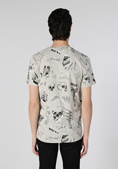 صورة من رقبة مستديرة مطبوعة رجالي رمادي كم قصير تي شيرت