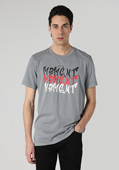 اعرض التفاصيل لـ قصة عادية رقبة مستديرة مستقيم رجالي رمادي كم قصير تي شيرت