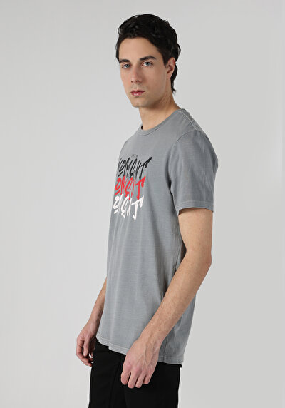 اعرض التفاصيل لـ قصة عادية رقبة مستديرة مستقيم رجالي رمادي كم قصير تي شيرت