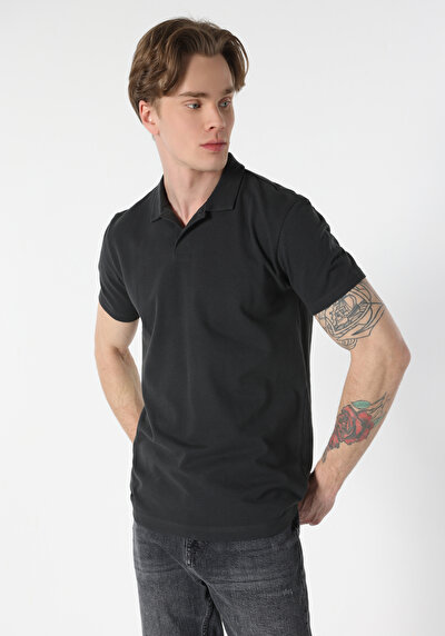 صورة من أنتراسيت للرجال قميص بولو  كم قصير