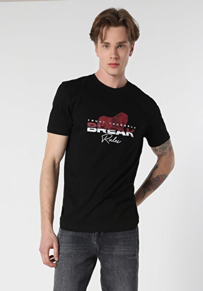 صورة من رقبة مستديرة مطبوعة رجالي أسود قصيرة الأكمام تي شيرت