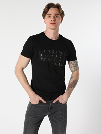 صورة من أسود للرجال تي شيرت بأكمام قصيرة