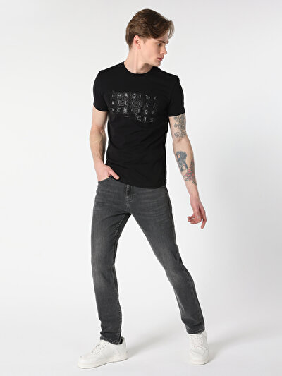 صورة من أسود للرجال تي شيرت بأكمام قصيرة