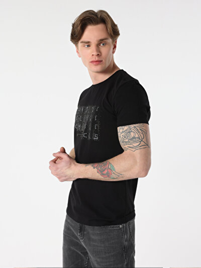 صورة من أسود للرجال تي شيرت بأكمام قصيرة