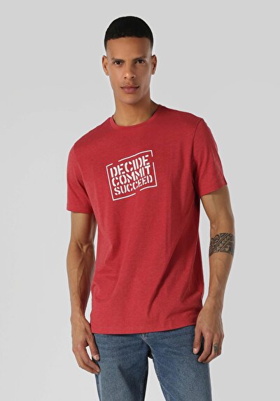 صورة من أحمر للرجال تي شيرت بأكمام قصيرة