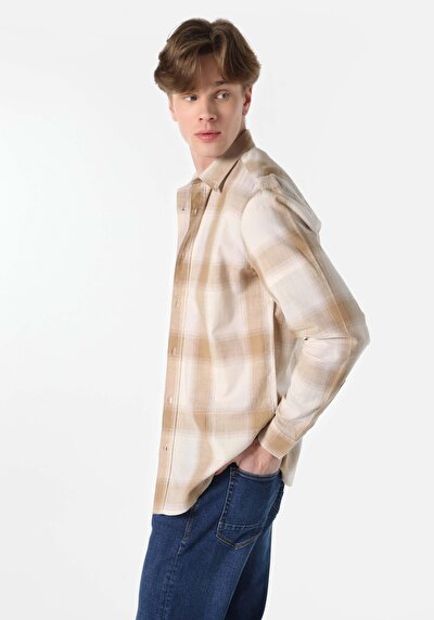 صورة من قميص عادي مقاس رقبة منقوشة رجالي بيج كم طويل قميص