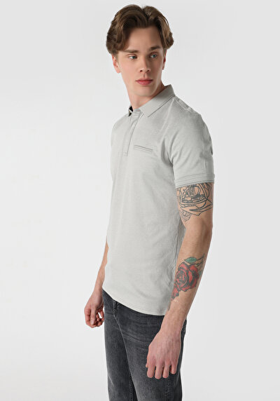 صورة من صخري للرجال قميص بولو  كم قصير