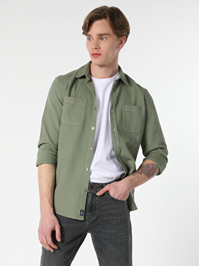 صورة من أخضر للرجال قميص  كم طويل