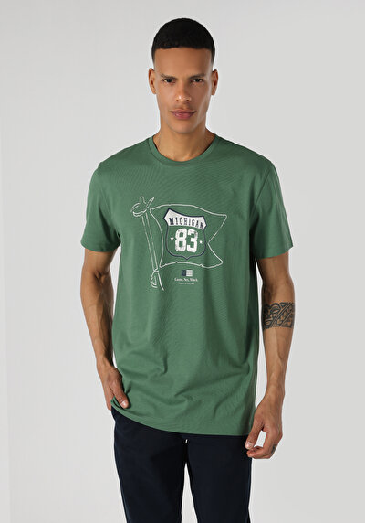 صورة من أخضر للرجال تي شيرت بأكمام قصيرة