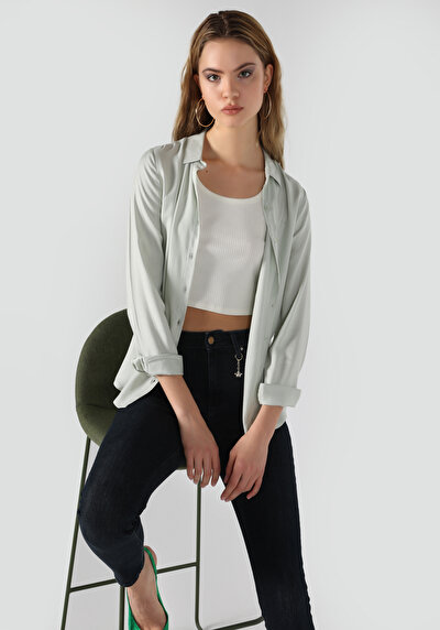 صورة من قميص عادي رقبة مستقيم نسائي أخضر كم طويل قميص