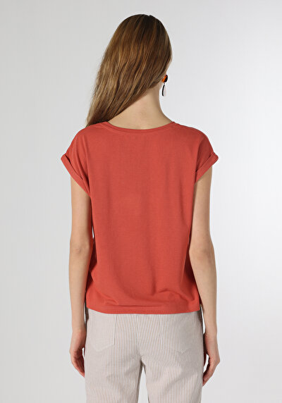 صورة من برتقالي للنساء تي شيرت بأكمام قصيرة