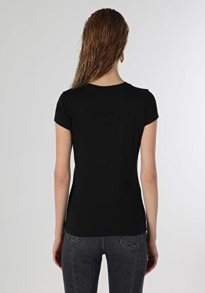 صورة من رقبة مستديرة مطبوعة نسائية أسود كم قصير تي شيرت