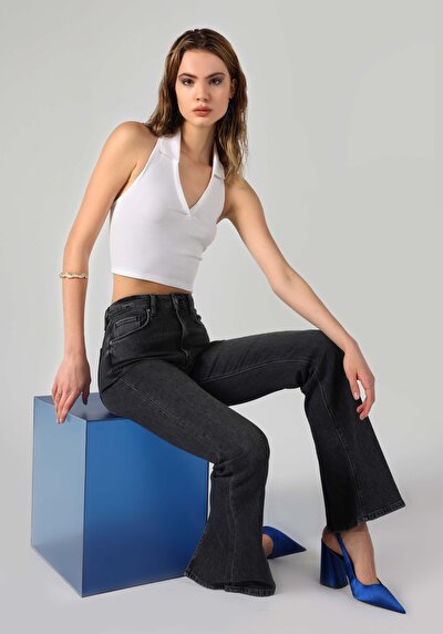 صورة من سليم فيت بلوزة دبابة بيضاء للنساء